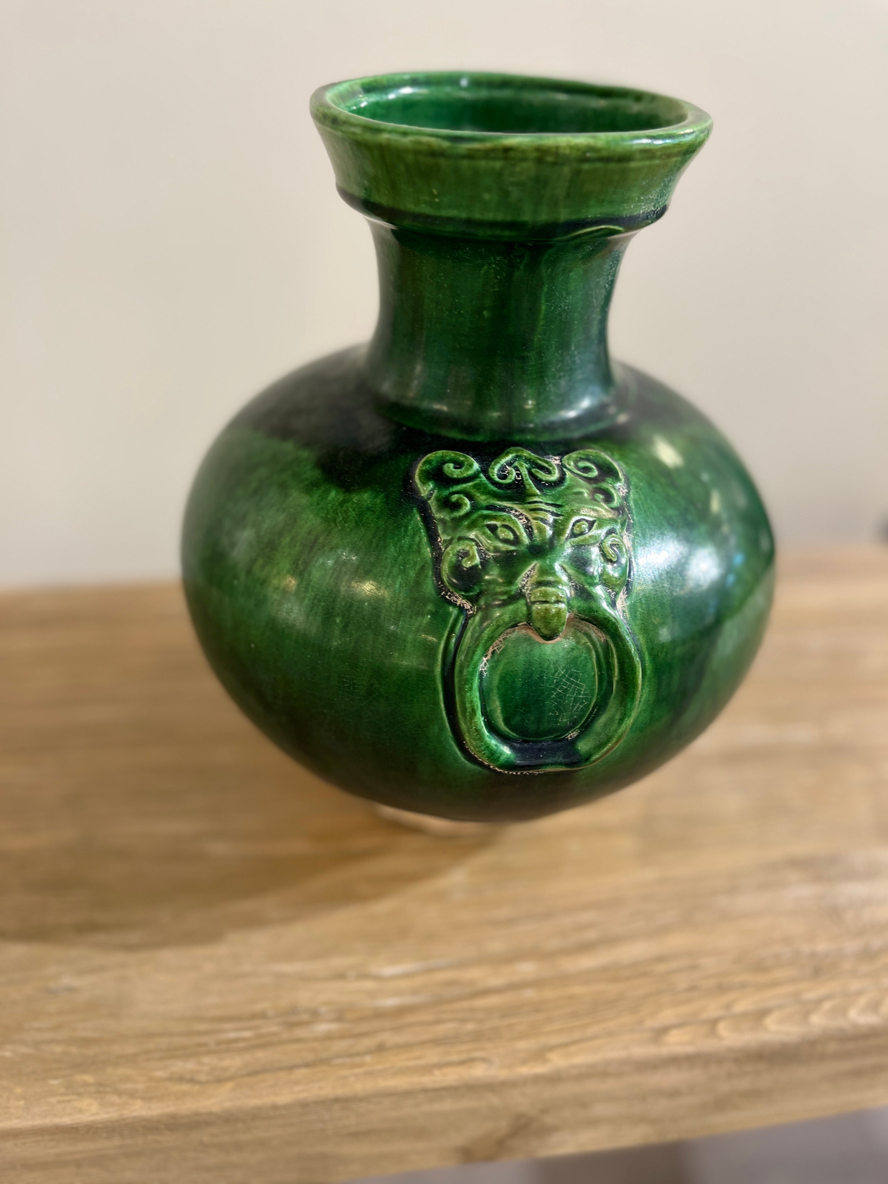 Grønn kinesisk vase med natur bunn - liten