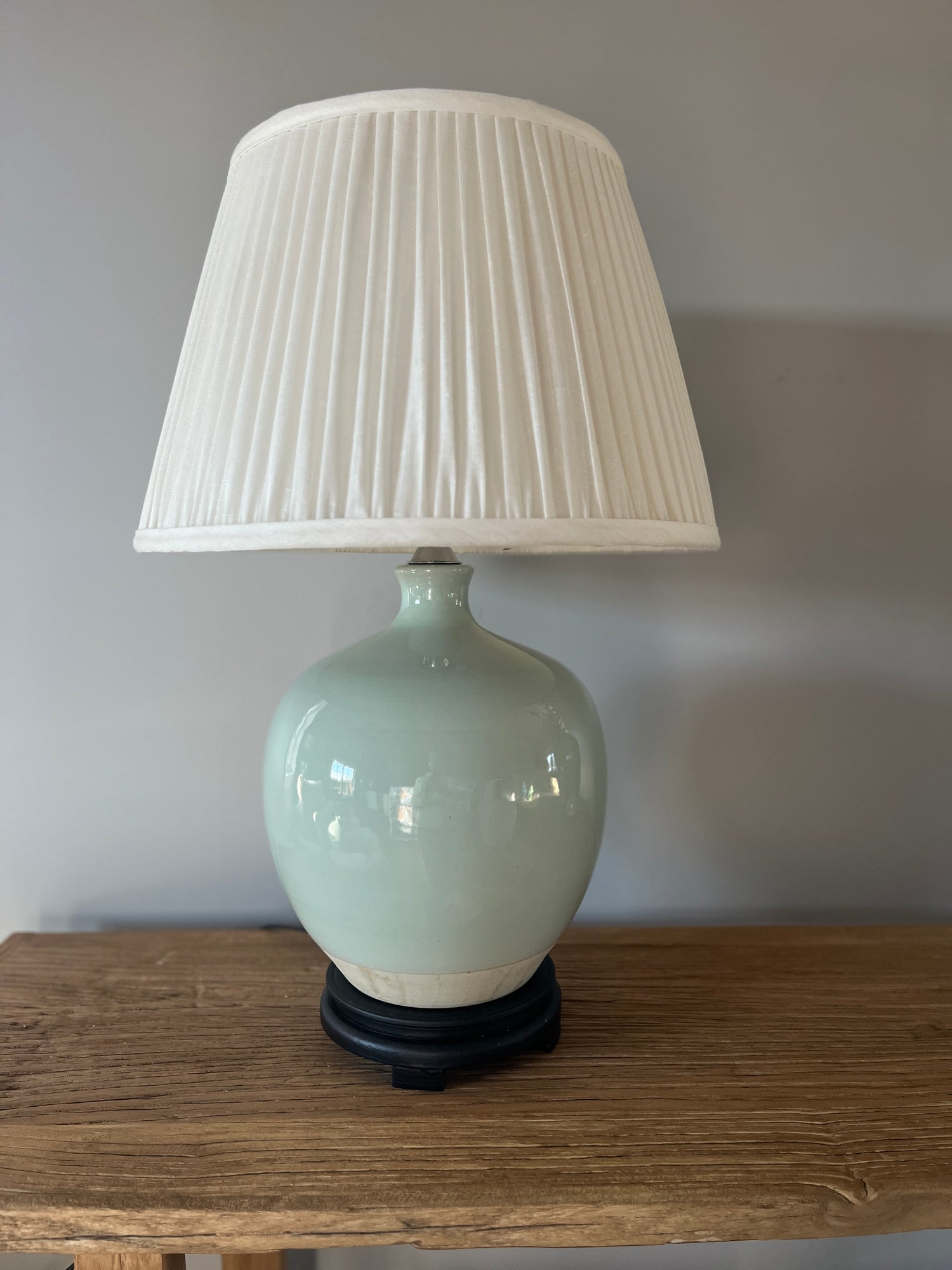 Hvit rustikk lampefot