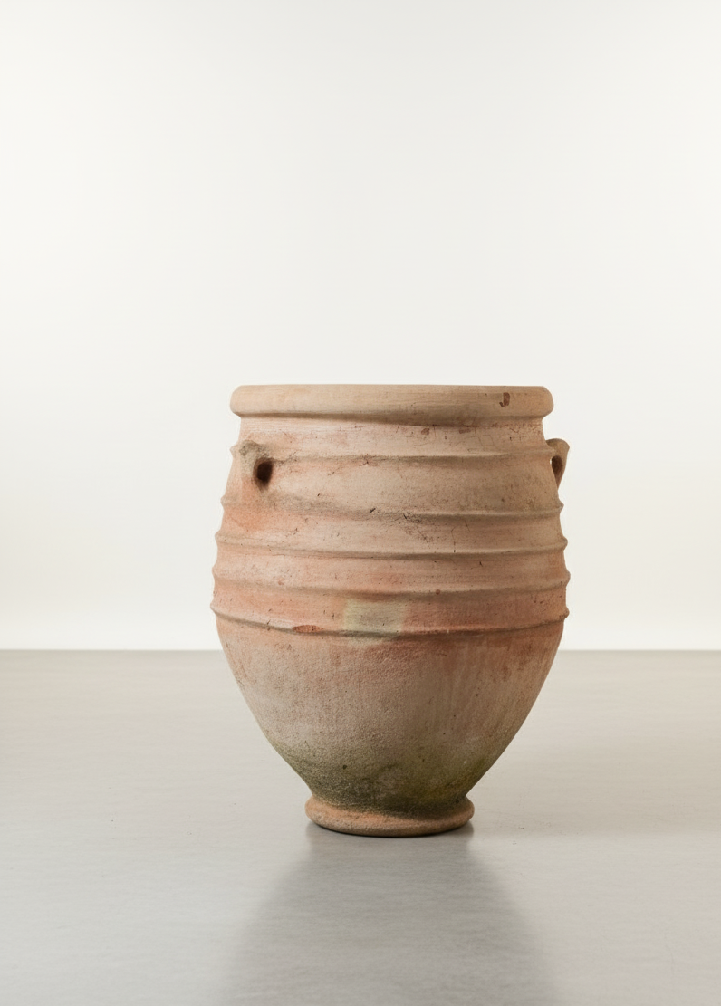 Terrakotta urne i "ribbed" stil