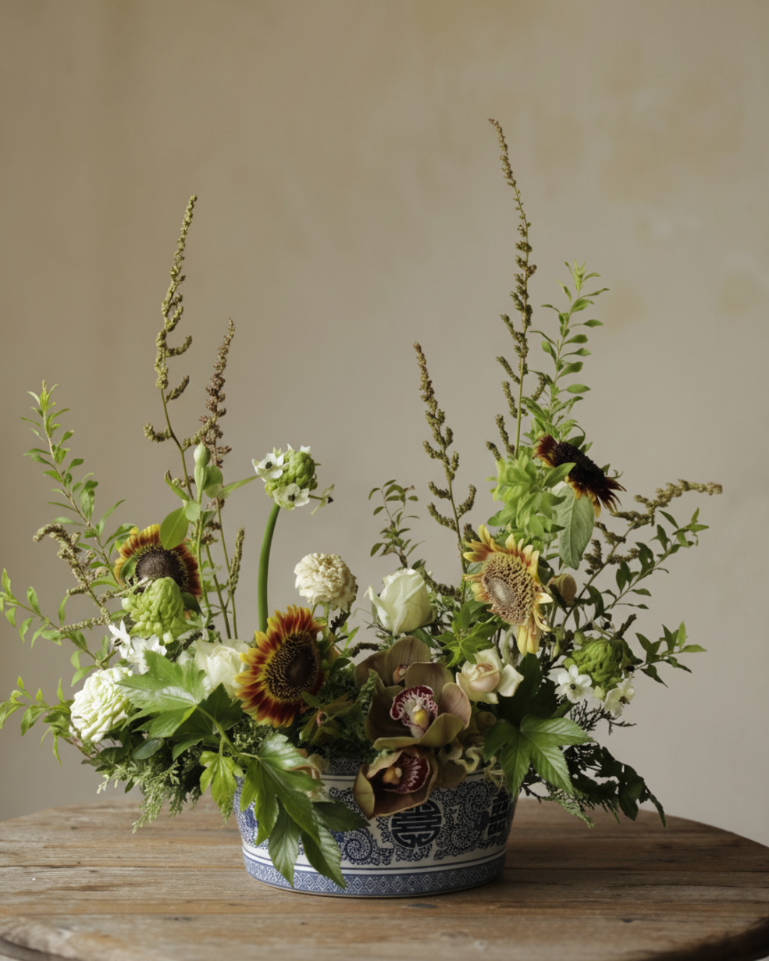 Hvit og blå jardinière blomsterpotte