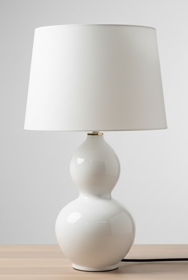 Hvit bordlampe
