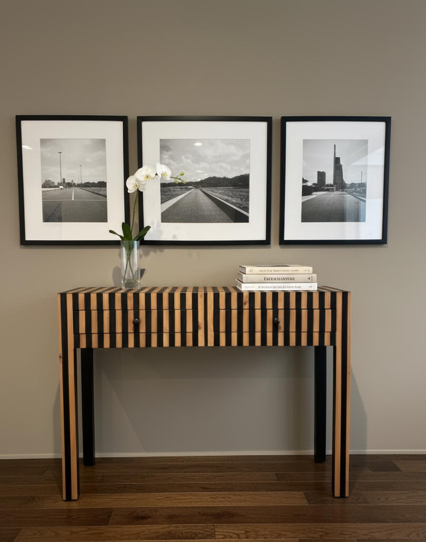 Valnøtt og harpiks konsollbord med skuffer