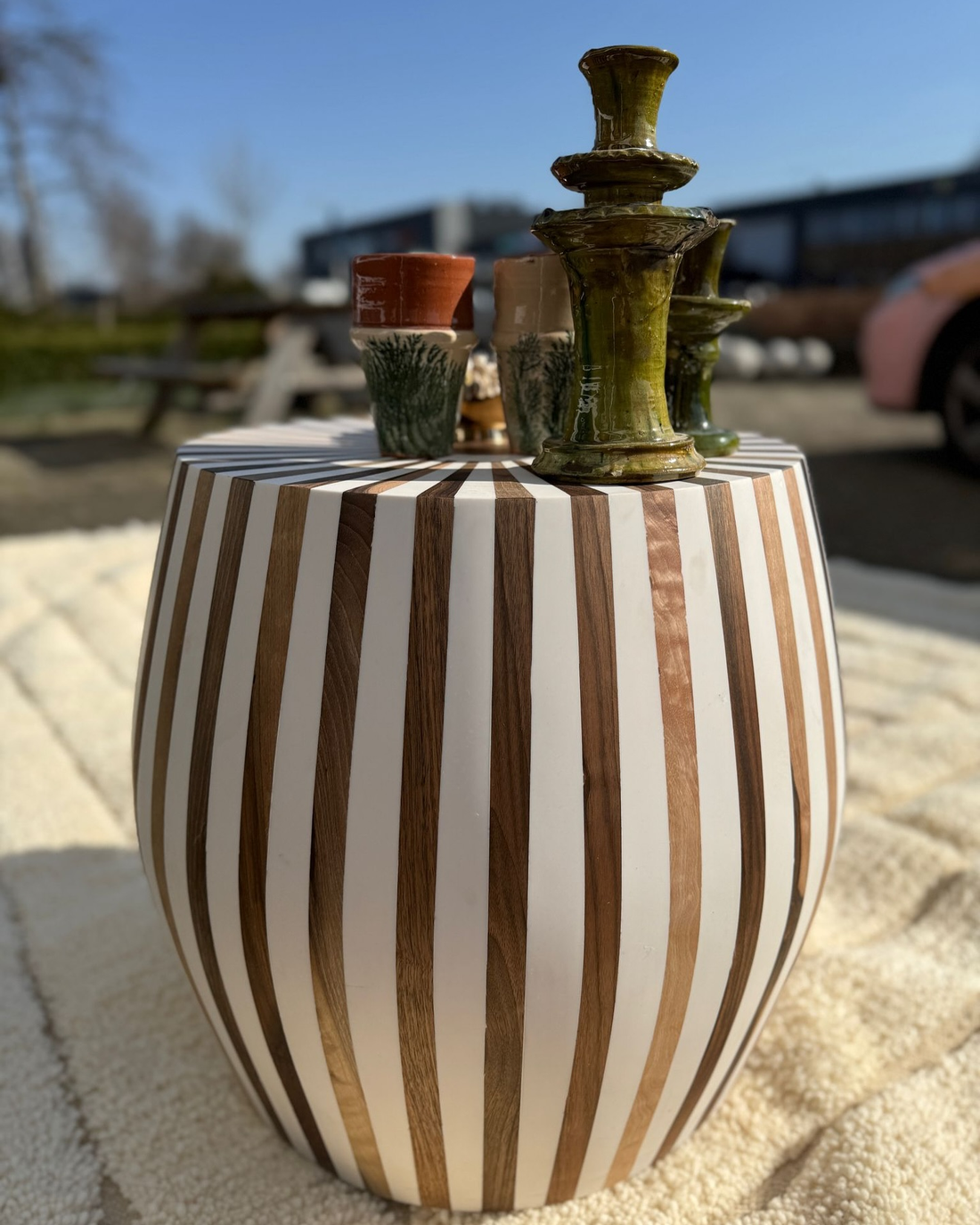 Valnøtt og harpiks sidebord