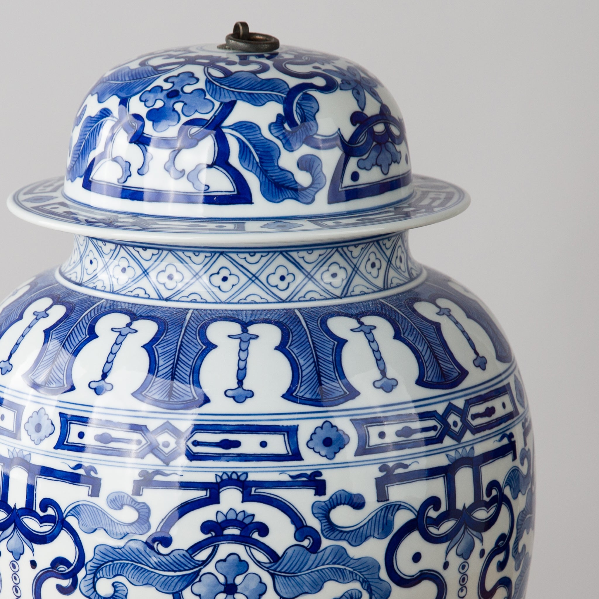 Chinoiserie krukke med lokk